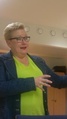 MEP Sirpa Pietikäinen alusti keskustelua aiheesta "Naiset vaikuttajina" 2011 kunnallisvaalien aloitustapahtumassa Kansakoulunkujalla